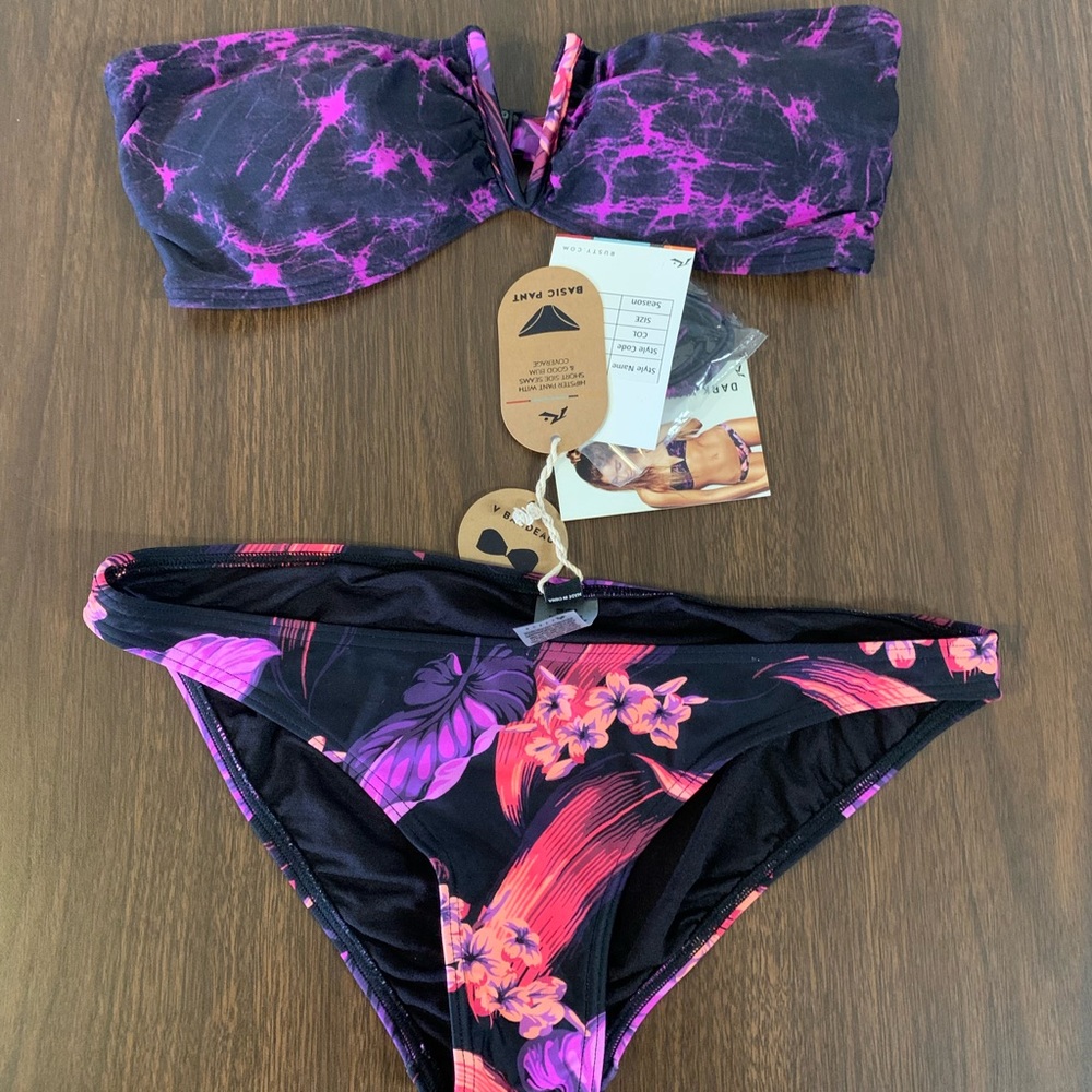 BNWT Jr/Womens 2 piece Swimwear (size Med)